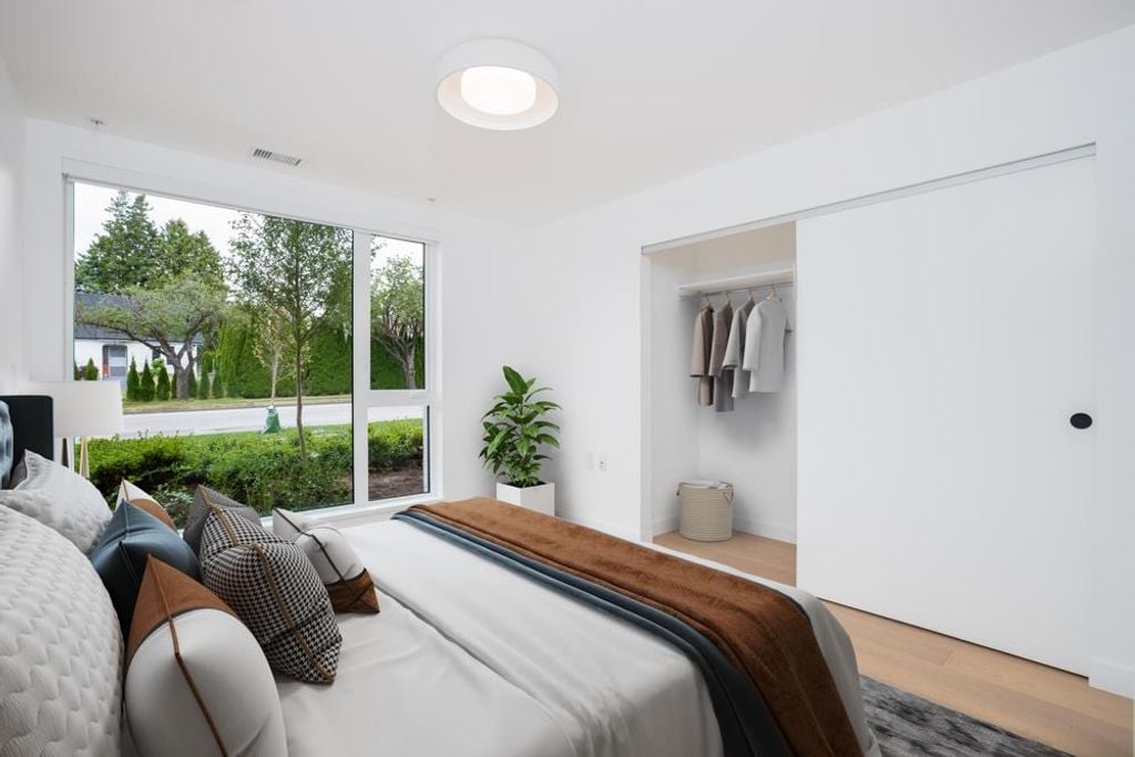 76 W King Edward Ave