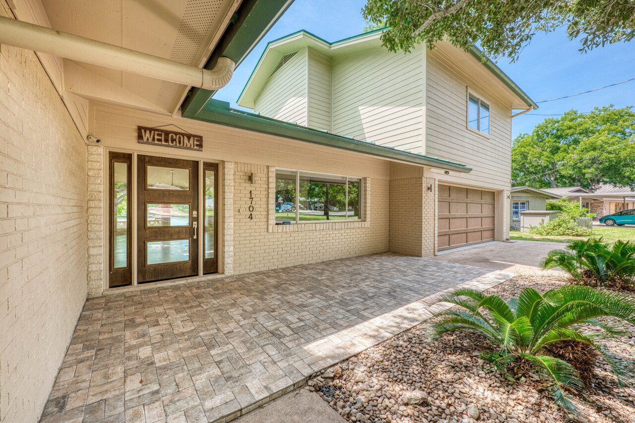 1704 Bluebonnet Lane