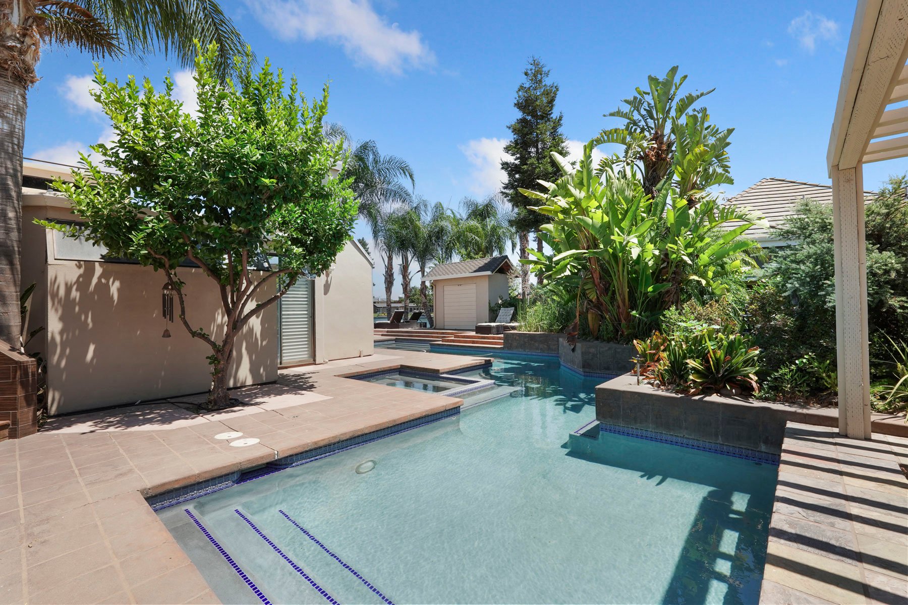 3845 Peninsula Ct