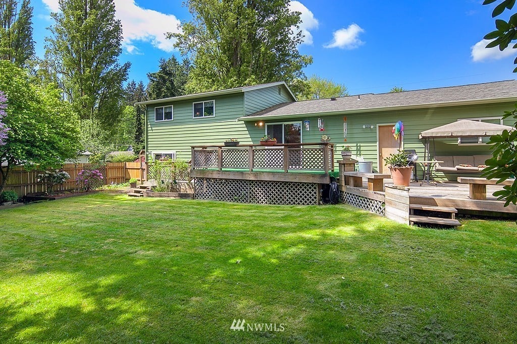 19526 32nd Ave NE