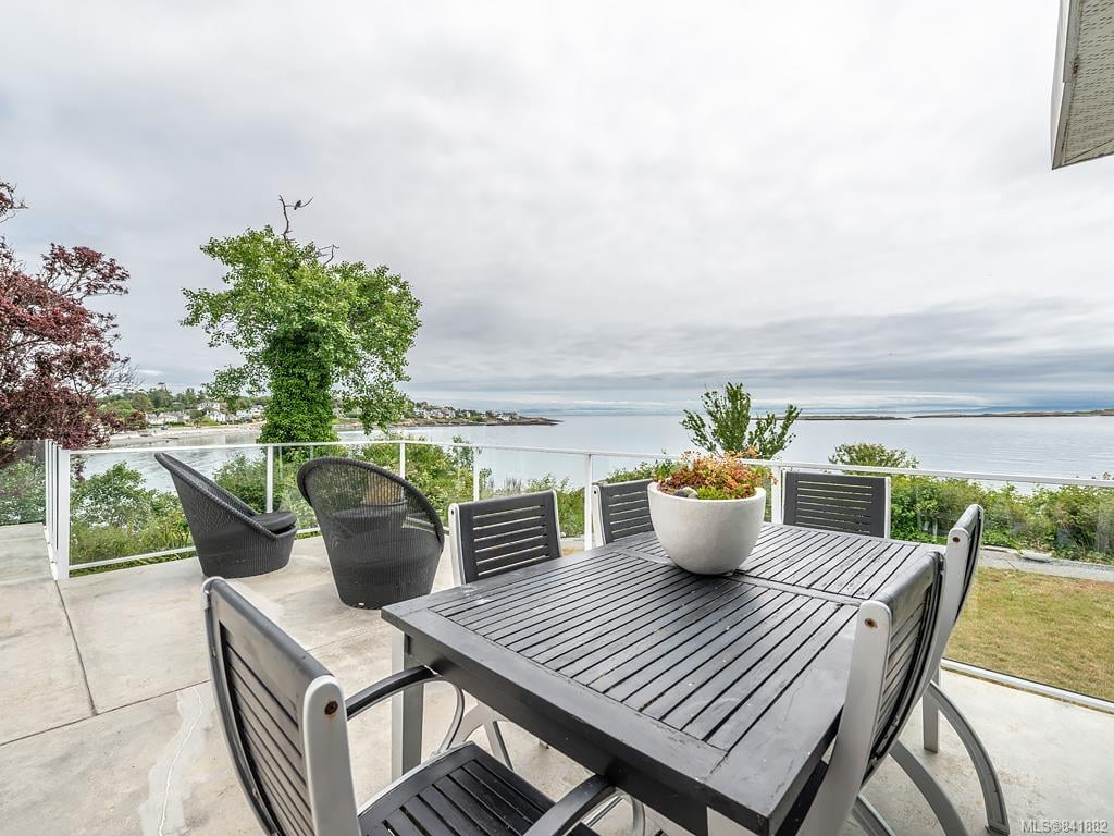 207 Beach Dr