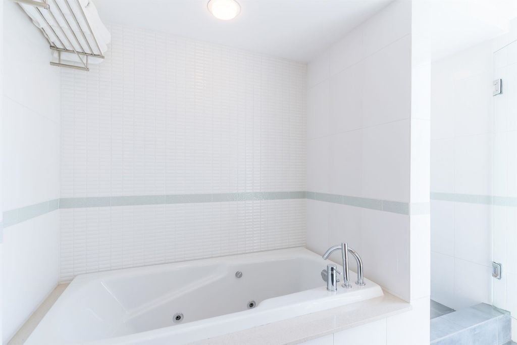 1633 W 10th Ave, #401