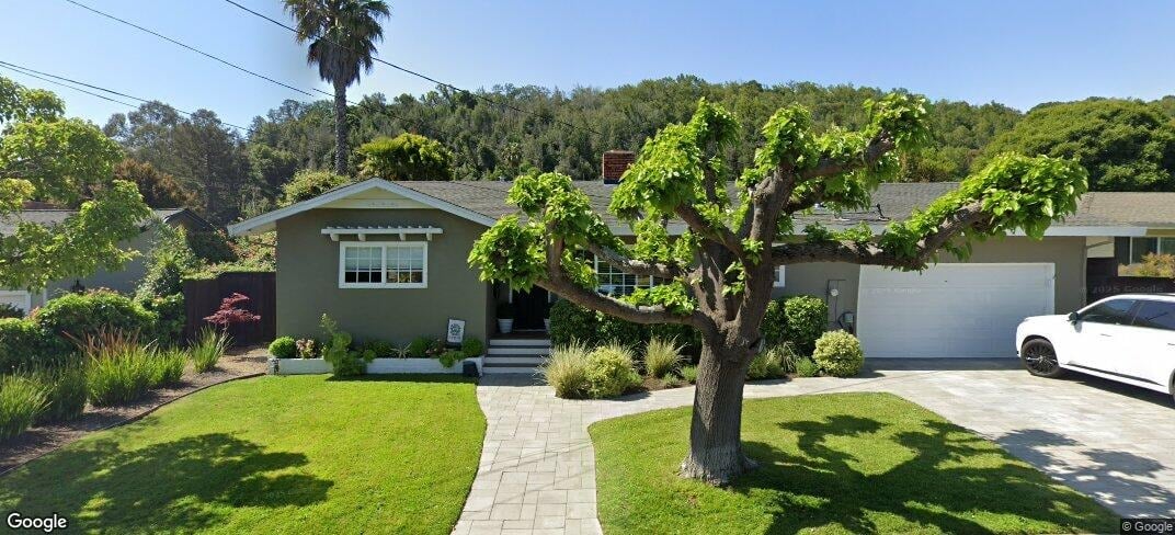 35 Robinhood Dr