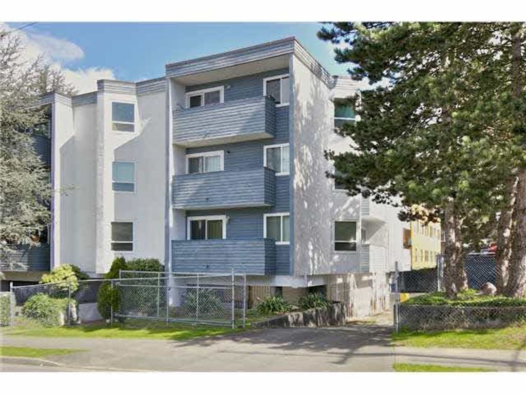 16 Lakewood Dr, #401