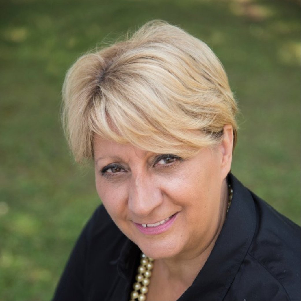 Isabel Pinheiro Sarasota, FL Real Estate Agent Headshot