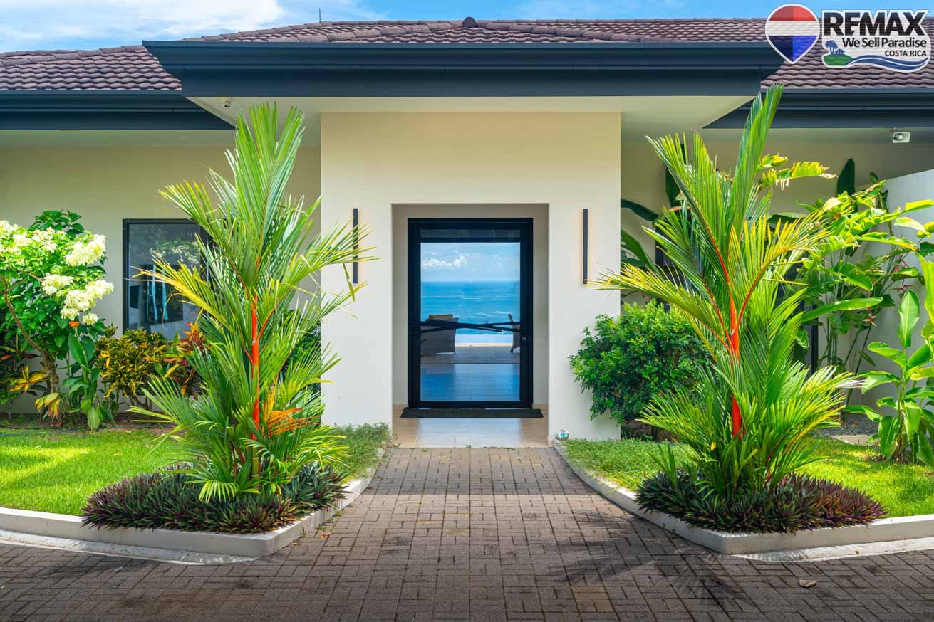 Luxury Ocean View Home in Ojochal Costa Rica | Infinity Pool & Sunset Views