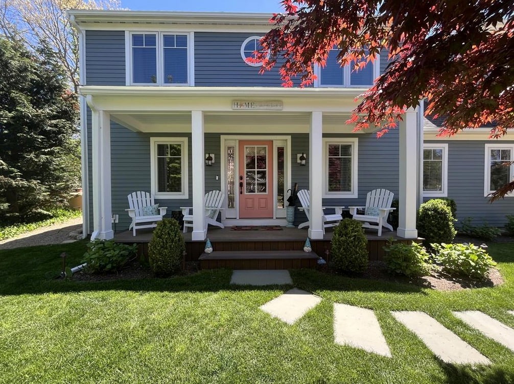 6 Schoolhouse Ln
