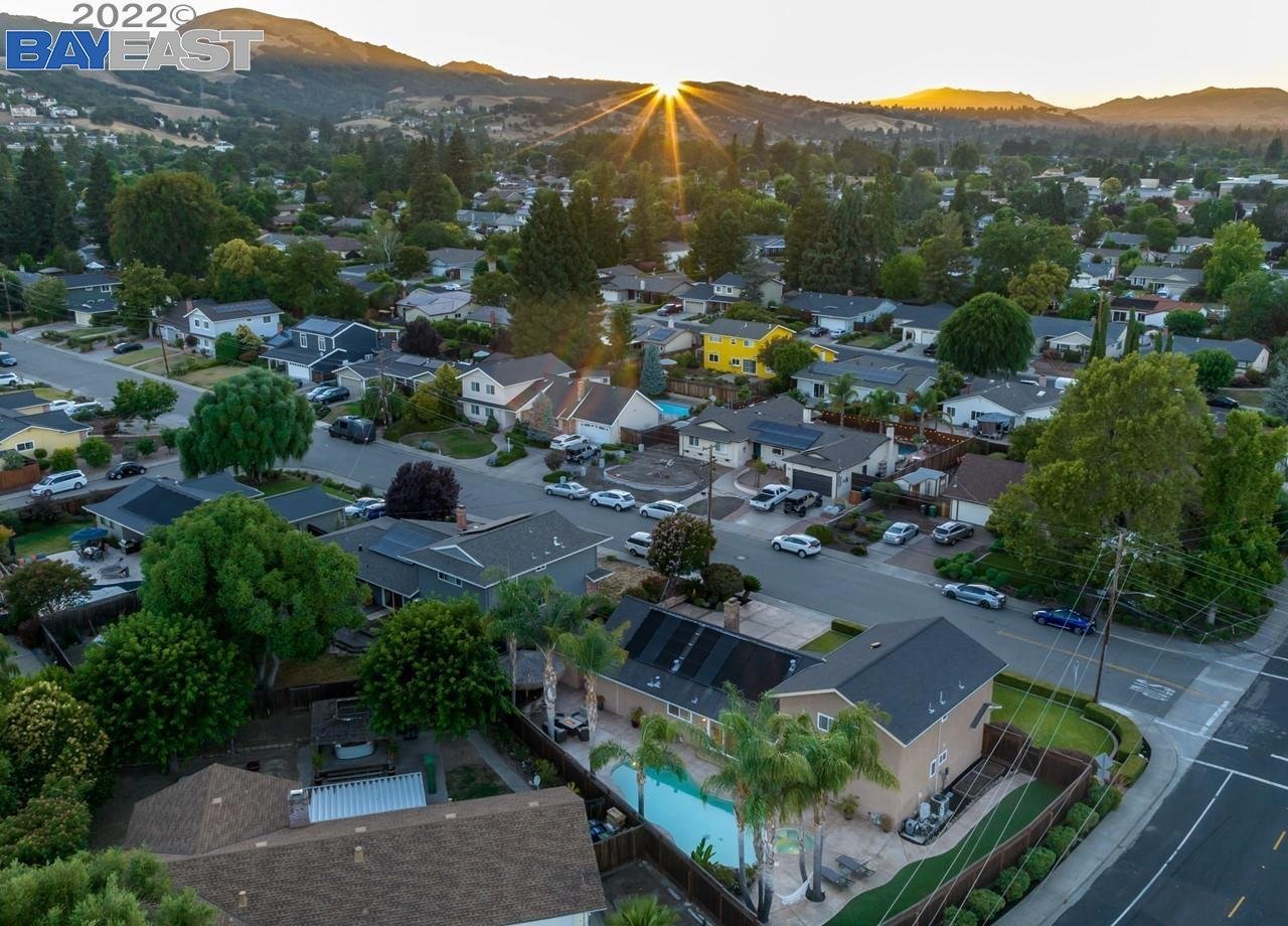 San Ramon Newer Homes vs. Older Homes: Which Holds Value Better? (2026)