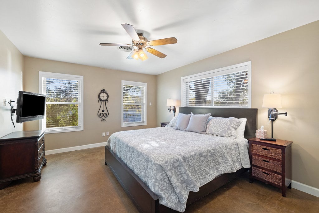 Stunning Waterfront Retreat in the Heart of Kingsland