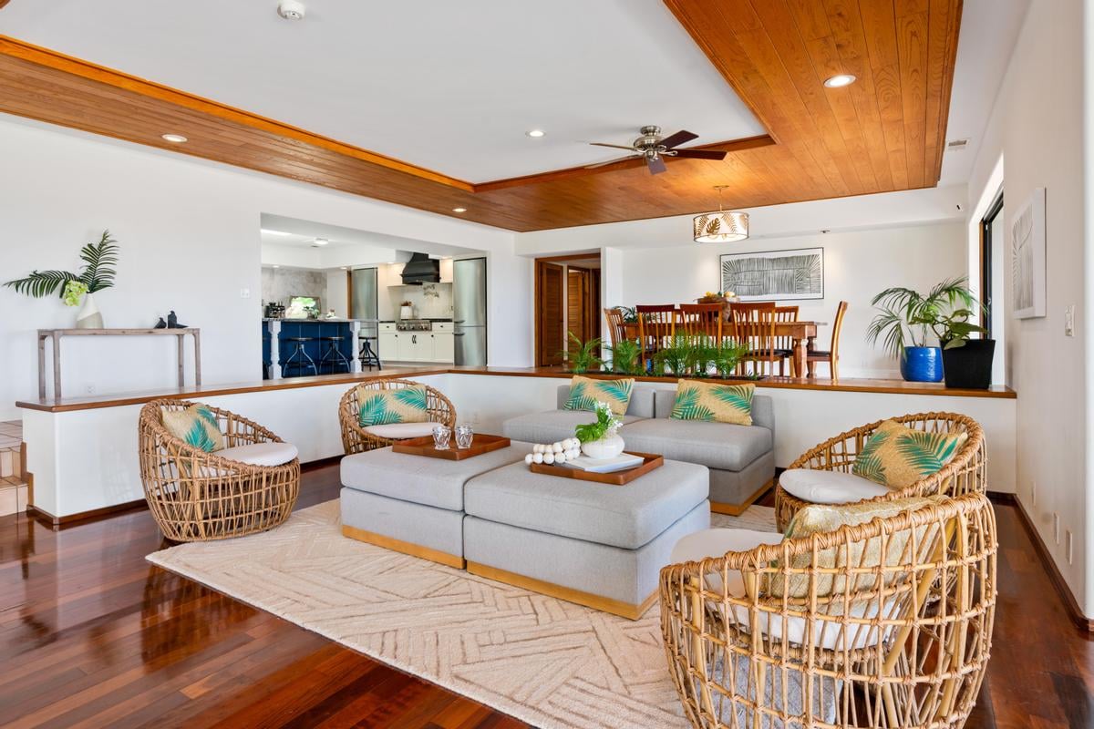 PUAKEA BAY DR - 11 ACRE ESTATE- 5 BEDROOM 6 BATHROOM RESIDENCE - RESORT STLYE POOL & SPA - $4,350,000