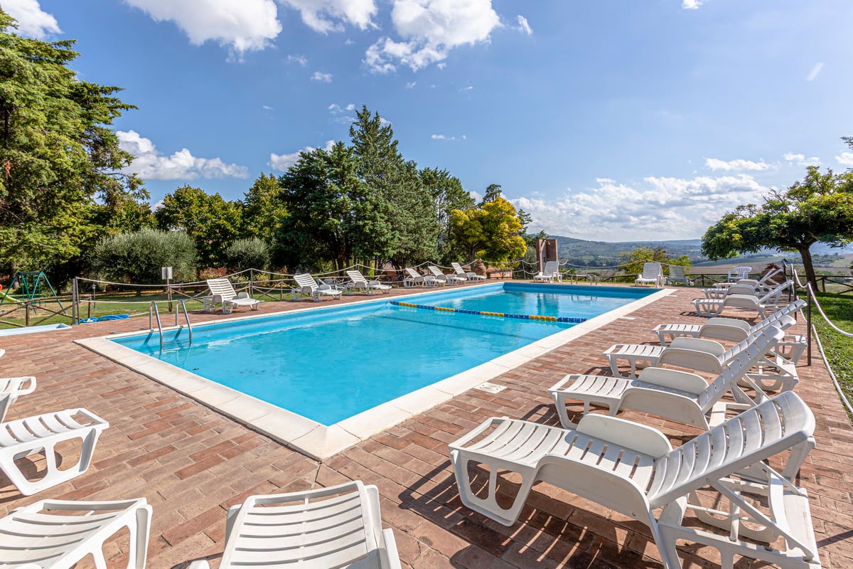 Beautiful Ranch with 2 Pools 