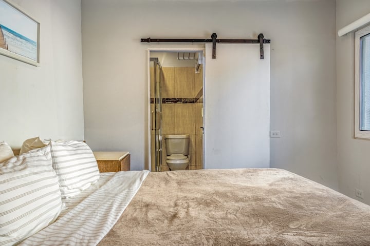 Beach House Apt 11 • Sleeps 4 • Kitchen + Sofa Bed - Airbnb