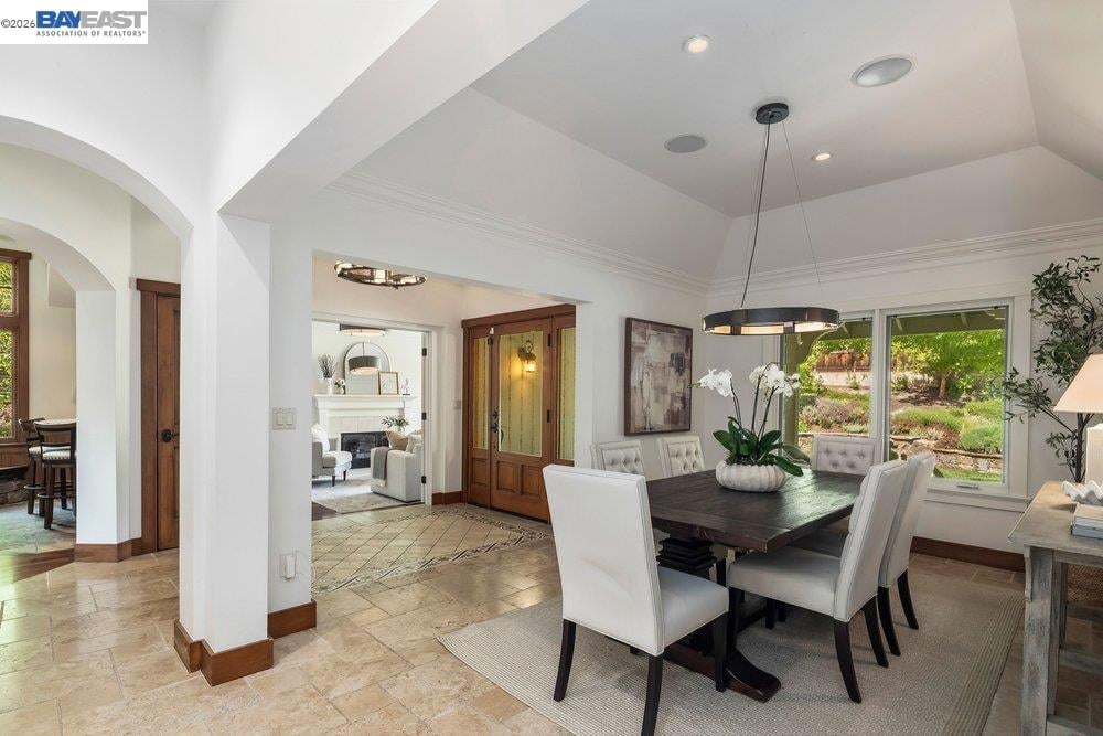 715 Fair Oaks Dr