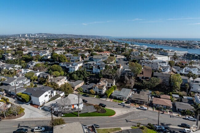 Explore Newport Heights Newport Beach homes for sale with Harrison White, a knowledgeable realtor specializing in coastal Orange County properties.