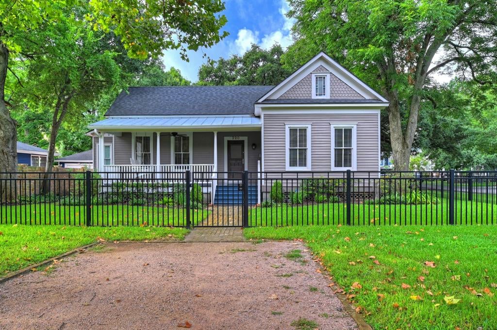 220 W 9Th St
