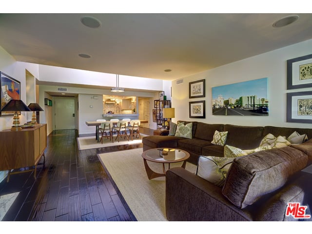 851 N Kings Rd #303