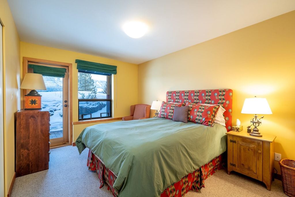 3525 Falcon Cres, #1