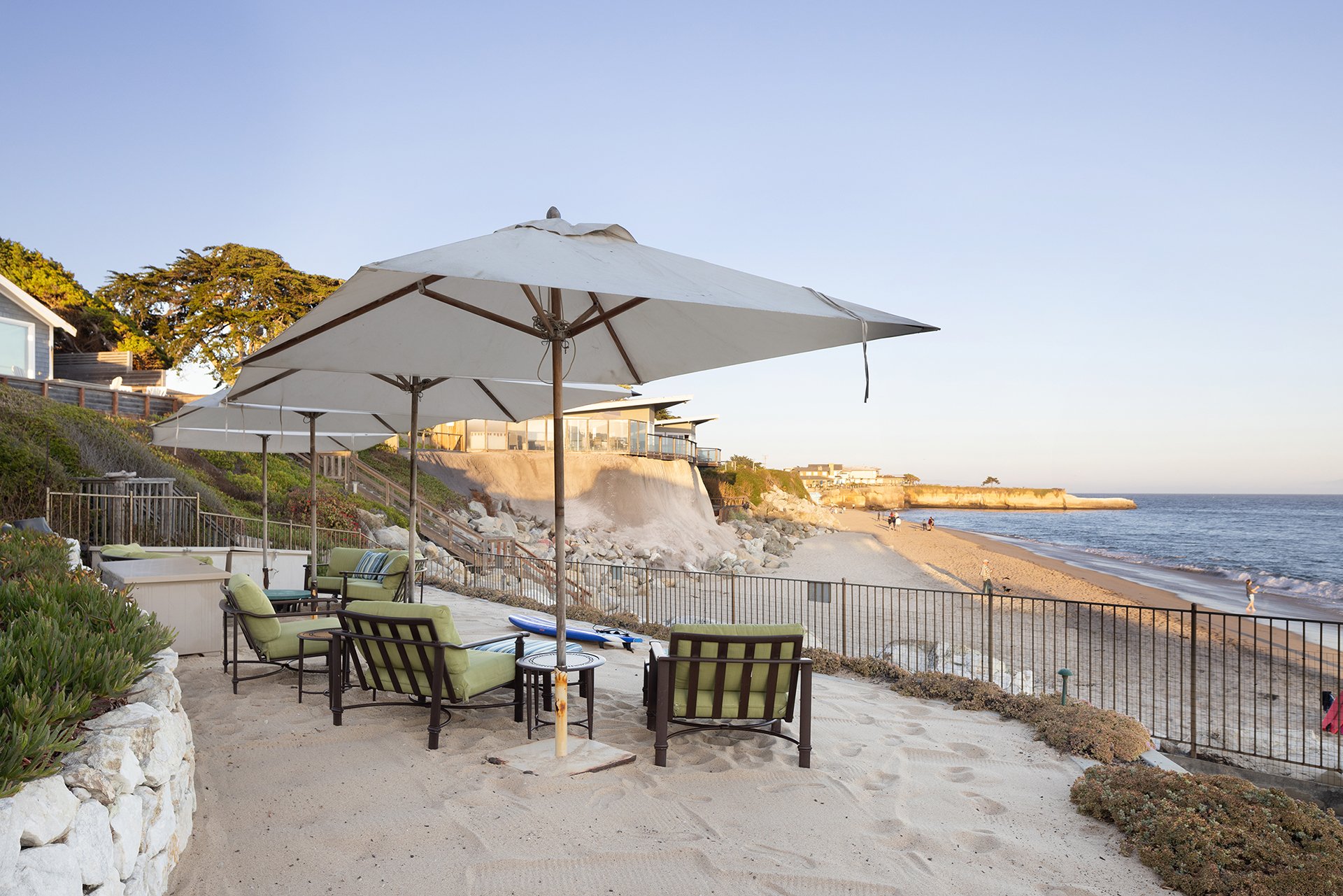 Contemporary Oceanfront Retreat