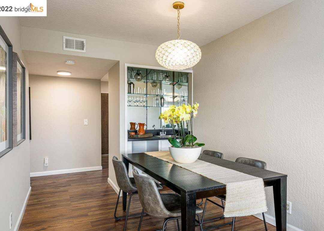 499 Estudillo Ave #305