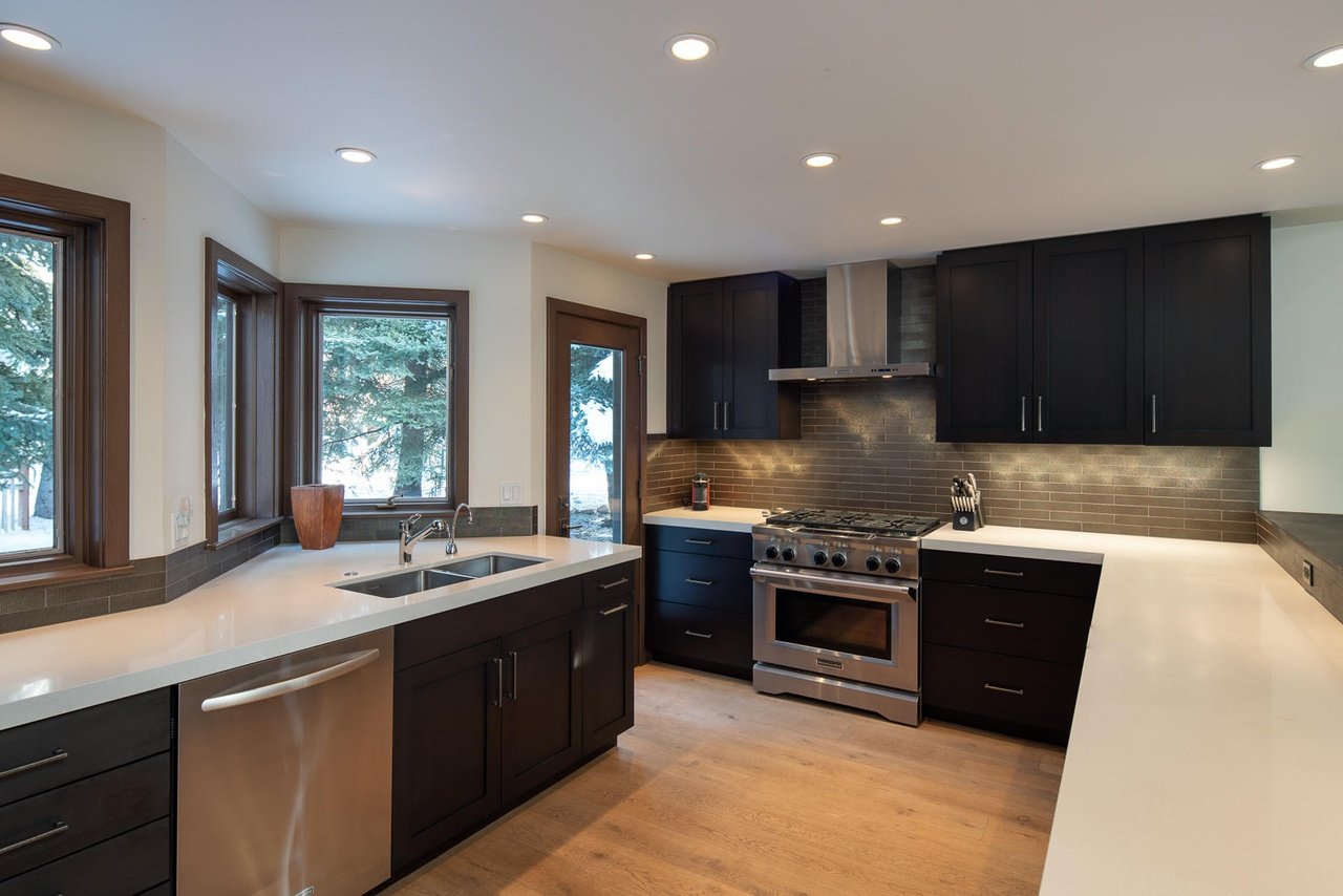 460 Onyx Dr