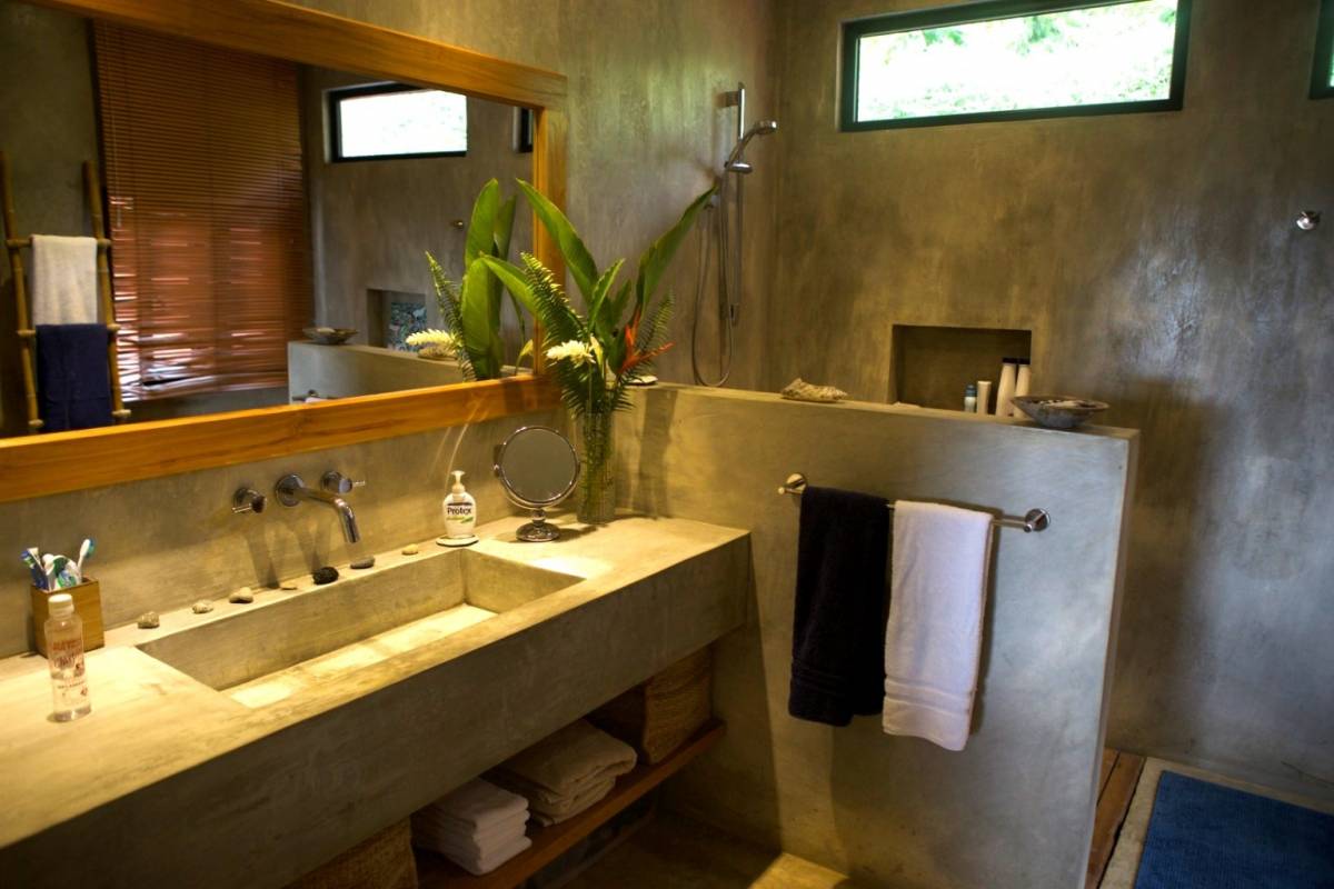 Terra Lodge - Income producing property with two apartments, swimming pool and 1 bedroom home.