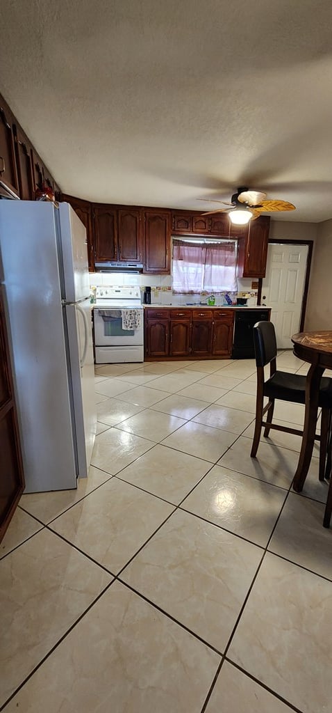 2880 Yucca Cir