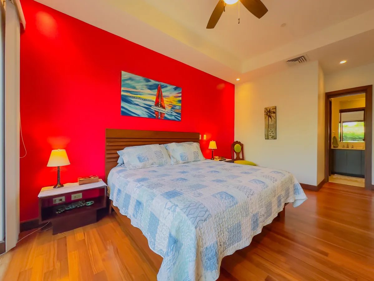 Ground Level Condo with a Yard