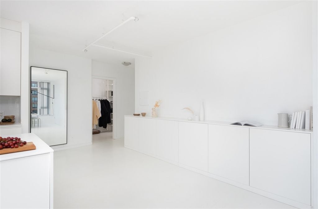 480 Robson St, #1405