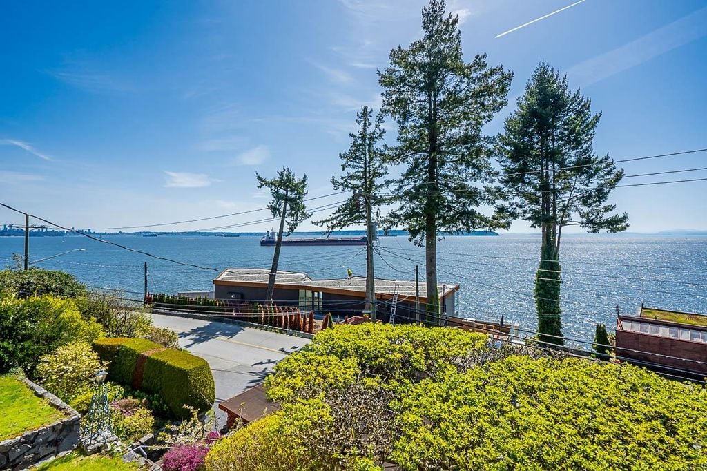 3741 Marine Dr