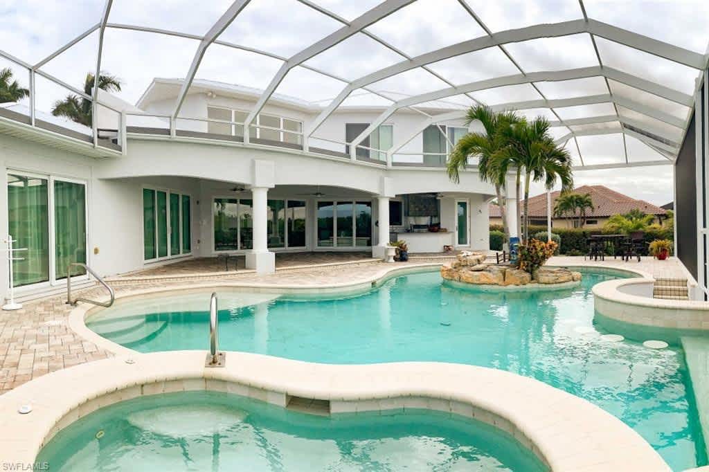 3916 Surfside Blvd 