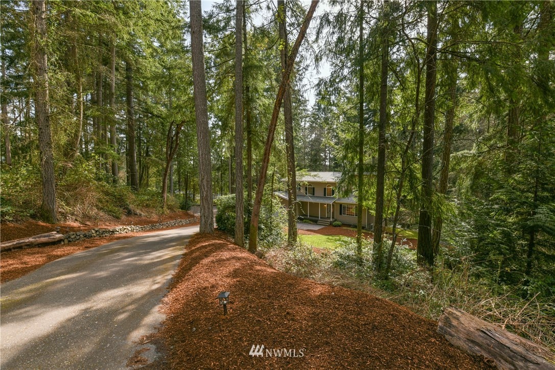 3045 NE Chippewa Ct
