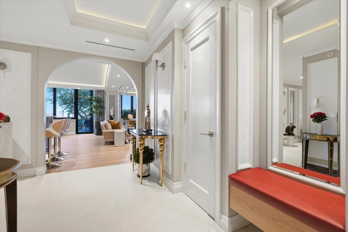 100 Carlyle Drive VG6