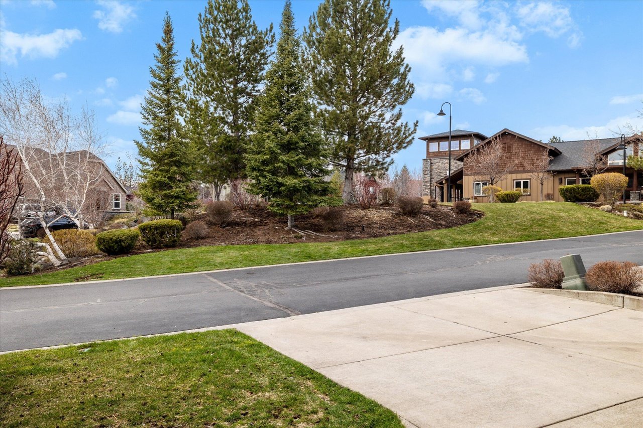 61148 Foxglove Loop
