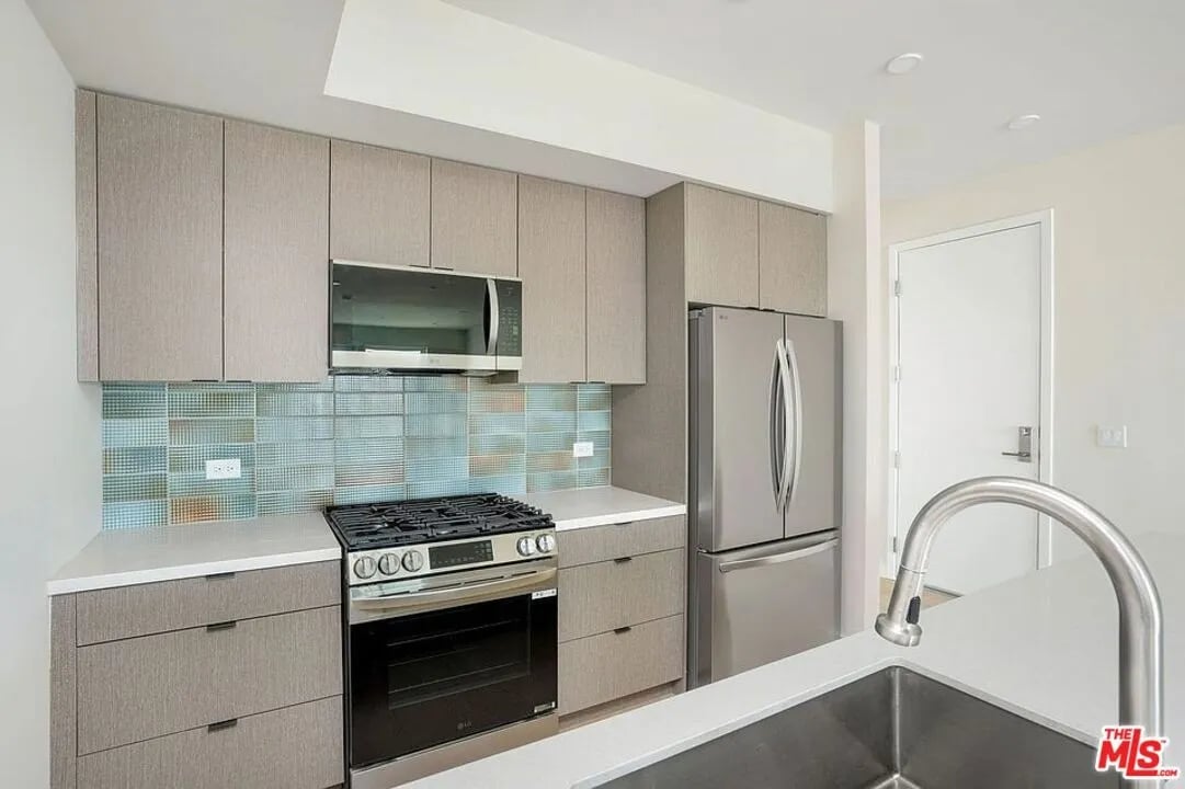 5320 Cartwright Ave Ph 508