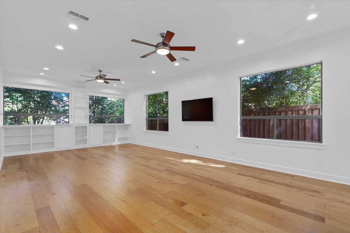2610 Del Curto Road 2