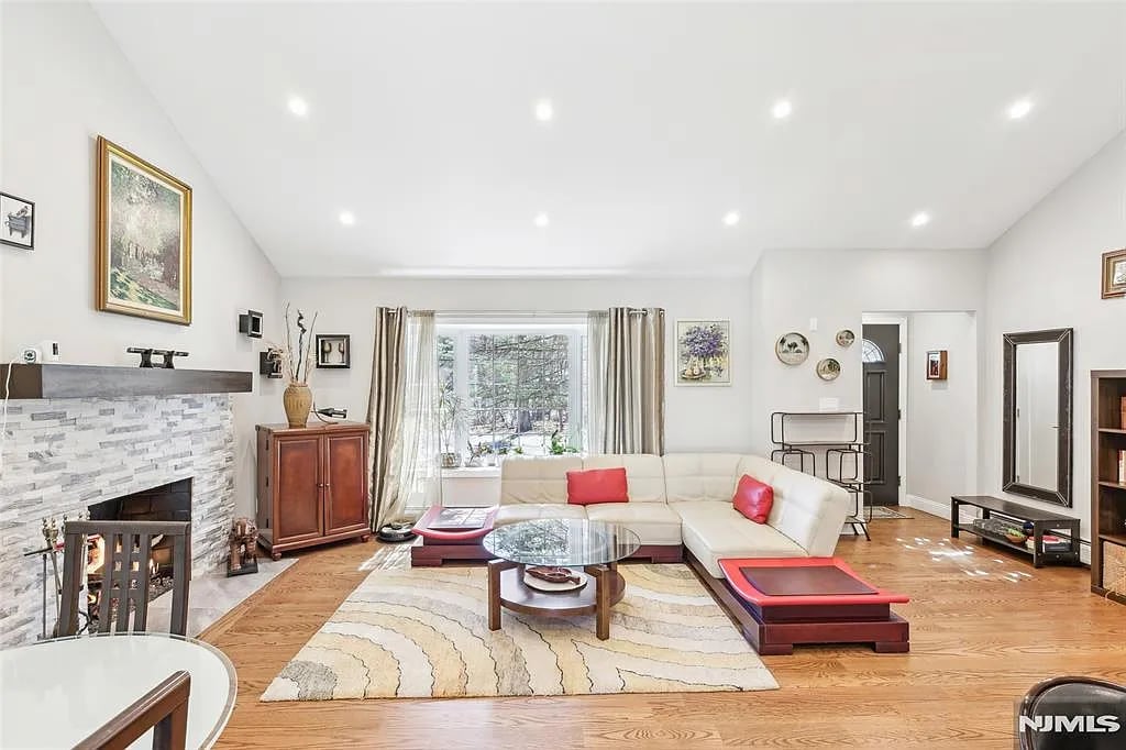 1 Diamond Court