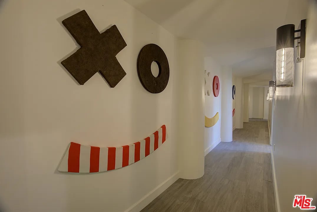 8130 W Laurel View Dr