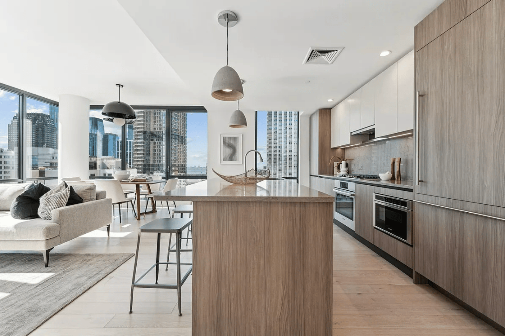 155 Bay Street, 3204