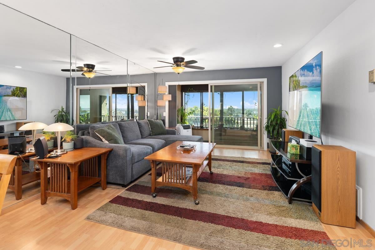 2530 Clairemont Dr 311