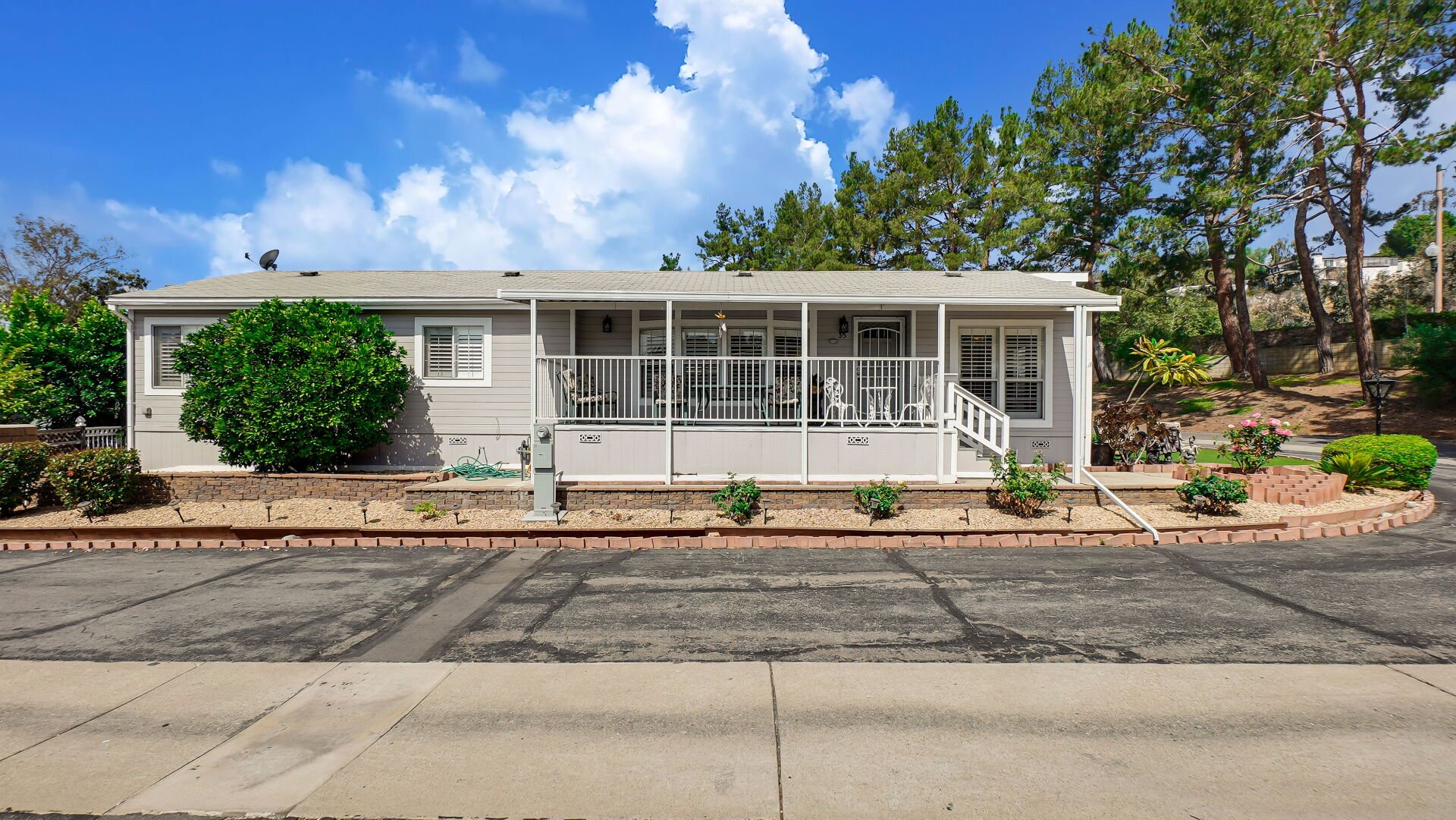 8651 Foothill Boulevard 35
