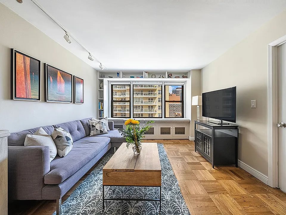 245 E 24th St, #9G