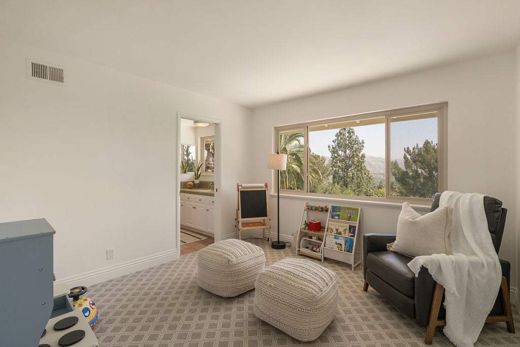 11042 Hunting Horn Drive, North Tustin, CA 