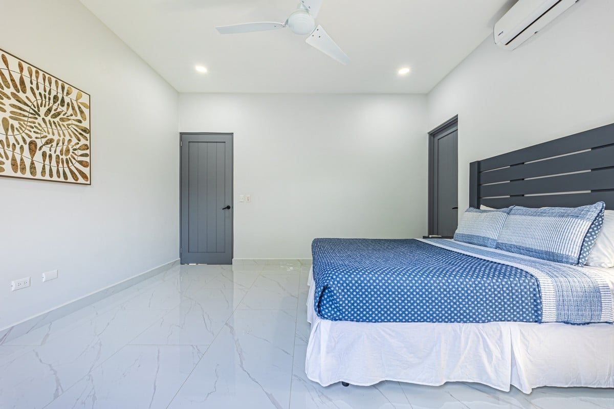 0.12 ACRES – 3 Bedrooms Newly Built Modern Home, With Pool & Privacy, Only 4min to the Beach!!!