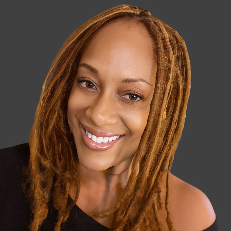 Angela Waters Burbank, CA Real Estate Agent Headshot