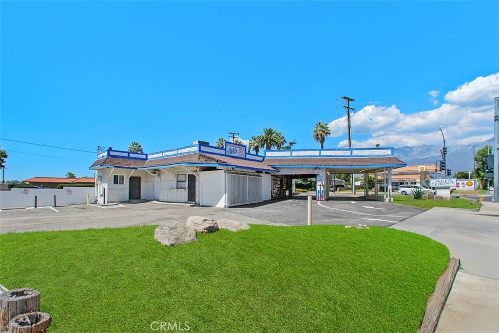 8008 Archibald Ave