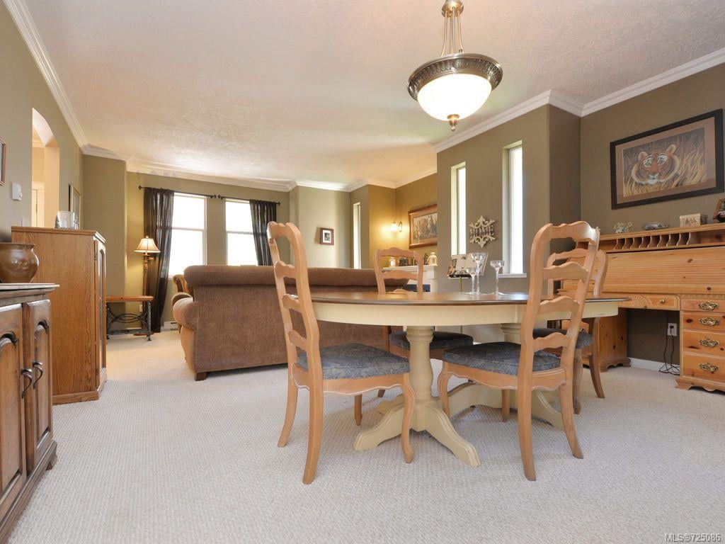 2552 Kinnoull Cres
