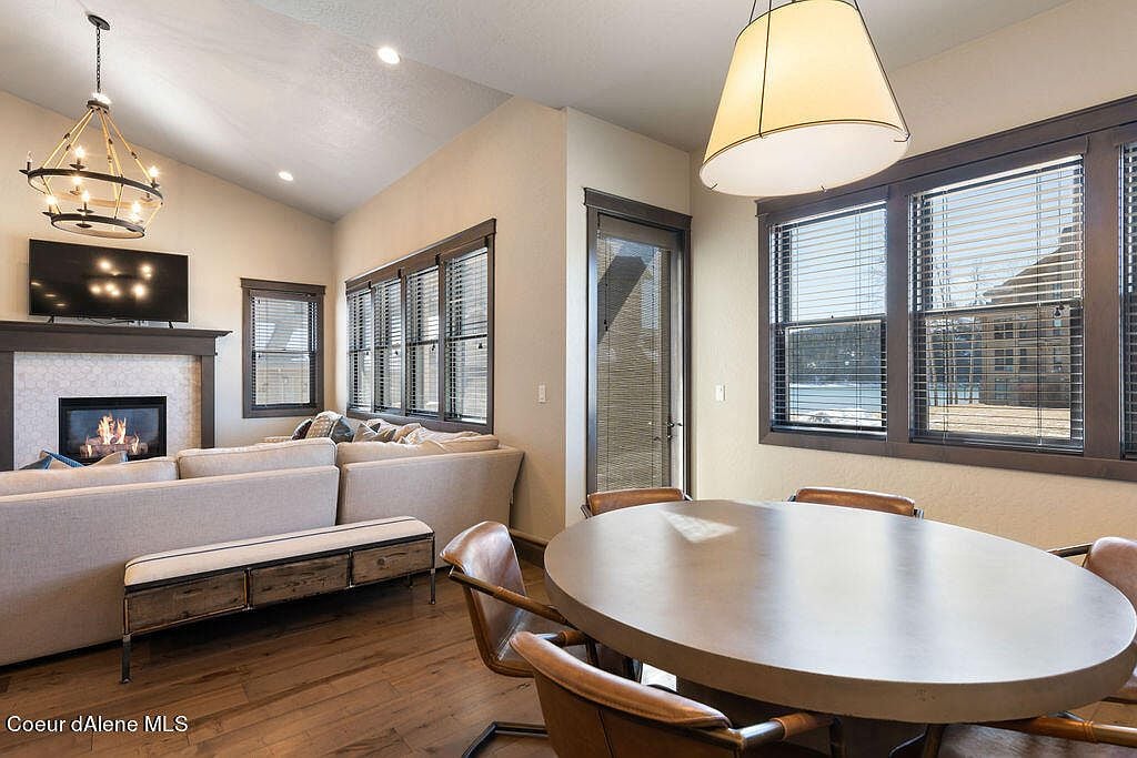 519 Lakeshore Ave UNIT 301