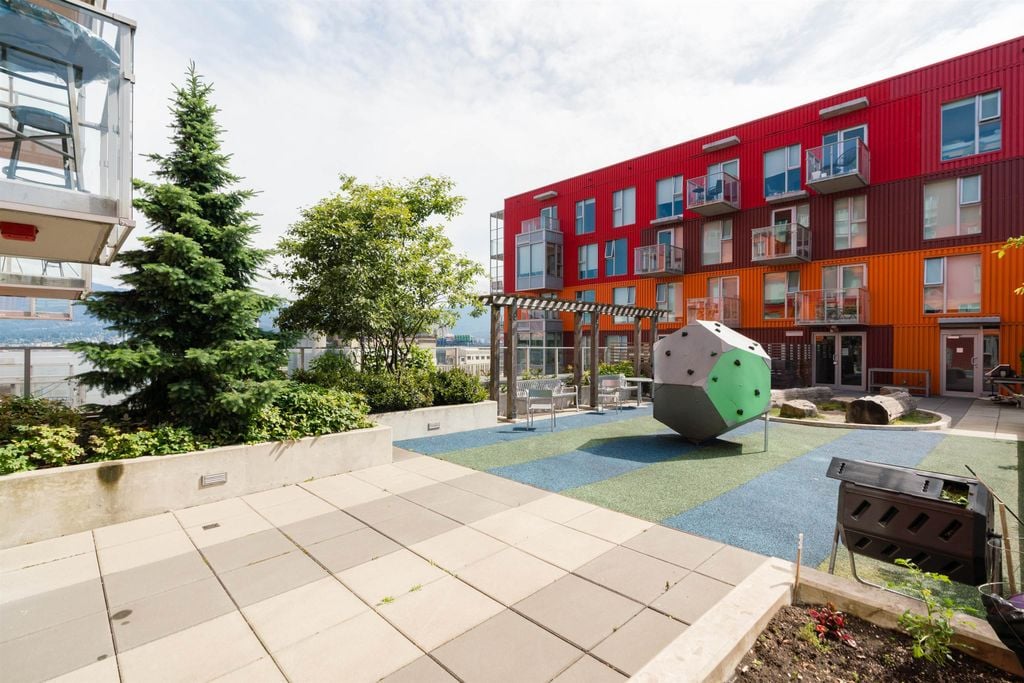 933 E Hastings St, #716