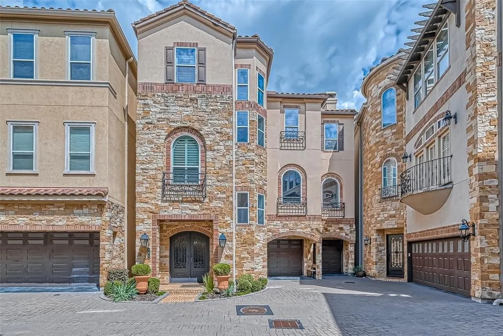 2701 W Lane Dr Apt 2