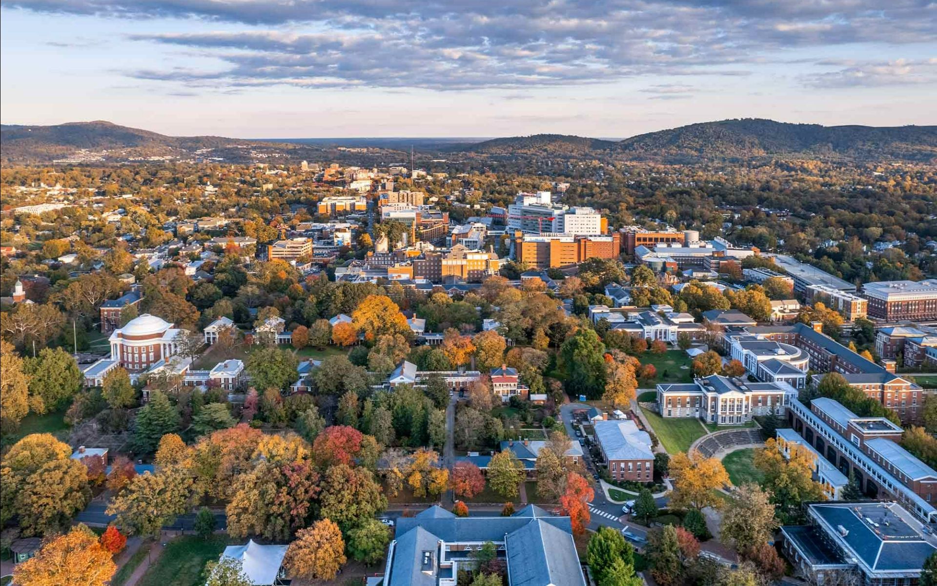 Charlottesville, Virginia &ndash; Historic downtown and Blue Ridge foothills